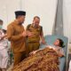 Mewakili Bupati, Kadisdik Labuhanbatu Kunjungi Langsung Korban Musibah Truk di Bilah Hilir, Sampaikan Dukungan dan Doa