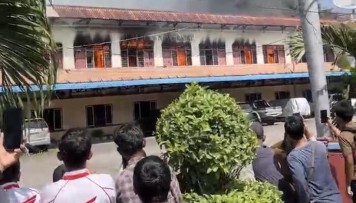 Kebakaran Hebat Landa Hotel di Labuhanbatu, Satu Orang Alami Luka Bakar