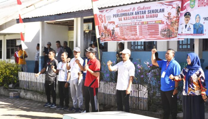 Buka Turnamen Futsal Antar-Sekolah se-Kecamatan Siabu, Ini Pesan Camat