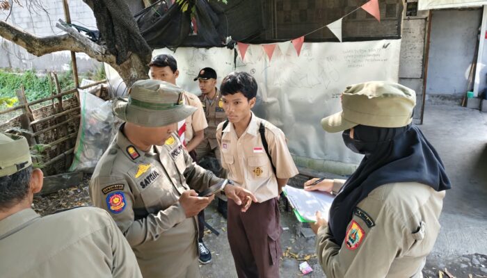 Prihatin! Warung Jajan Pinggir Sungai Bojongbata Disorot Jadi Tempat Pelajar Bolos
