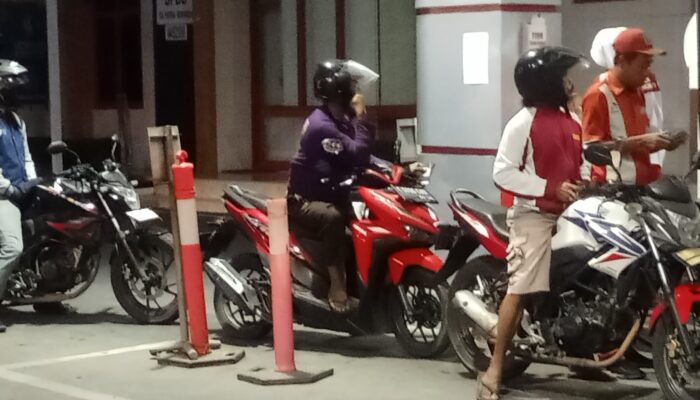 Warga Keluhkan Motor Tangki Modifikasi Ngangsu BBM Bersubsidi di SPBU Pemalang