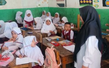 Kegiatan Belajar MI At-Tohariyah Pakenjeng Garut