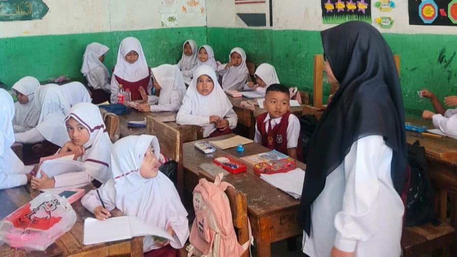 Kegiatan Belajar MI At-Tohariyah Pakenjeng Garut