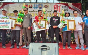 Para juara usai penyerahan hadiah foto bersama Dandim Tegal