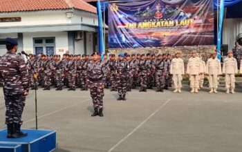Upacara peringatan HUT Ke-81 TNI AL di halaman Mako Lanal Tegal