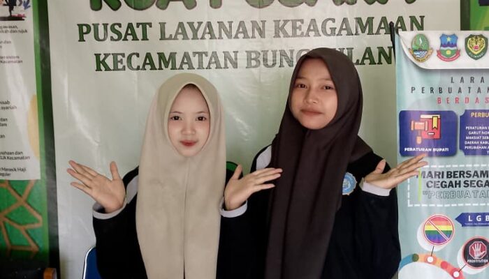 Dua Siswi SMK Mekarmukti Jalani PKL Selama Tiga Bulan di KUA Bungbulang