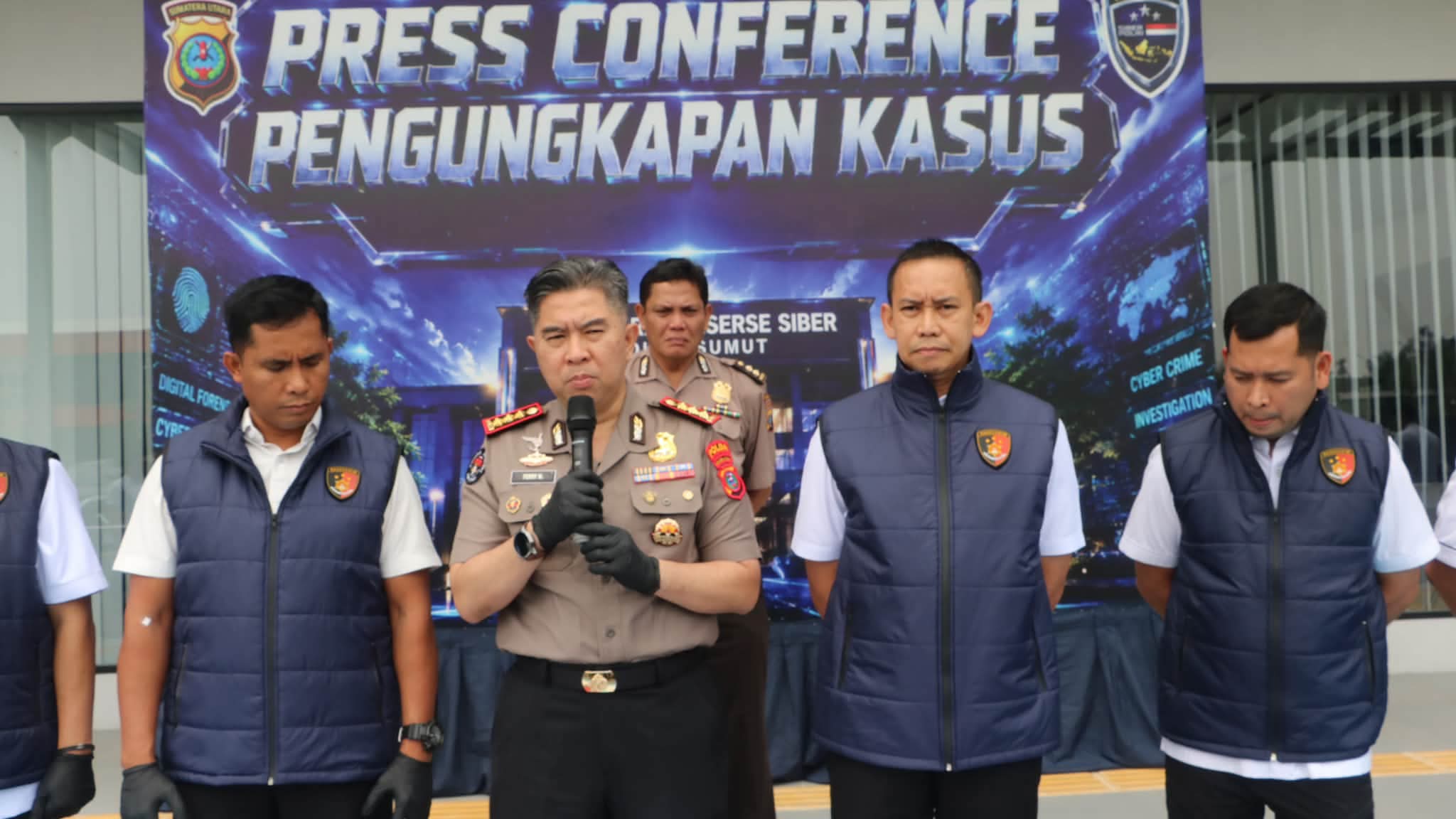 Pengungkapan kasus itu disampaikan Direktur Reserse Siber Polda Sumut, Kombes Pol. Dr. Bayu Wicaksono, S.H., S.I.K., M.Si.,